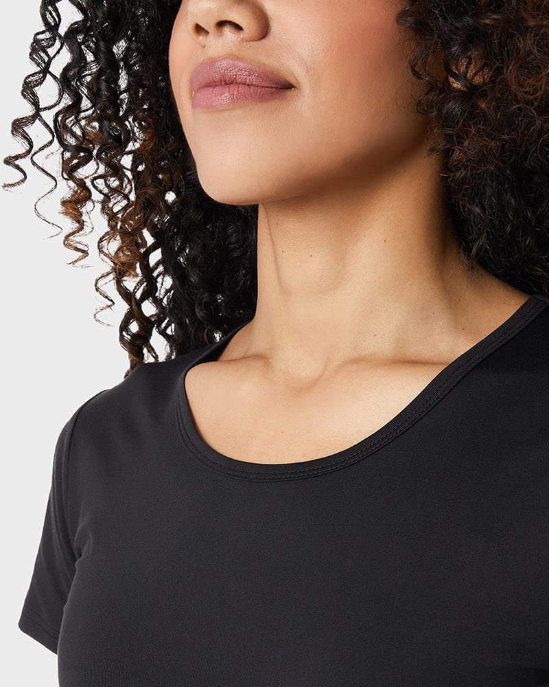 Women’s cool fitted t-shirt in black with moisture-wicking, stretch fabric by The Zayaan
